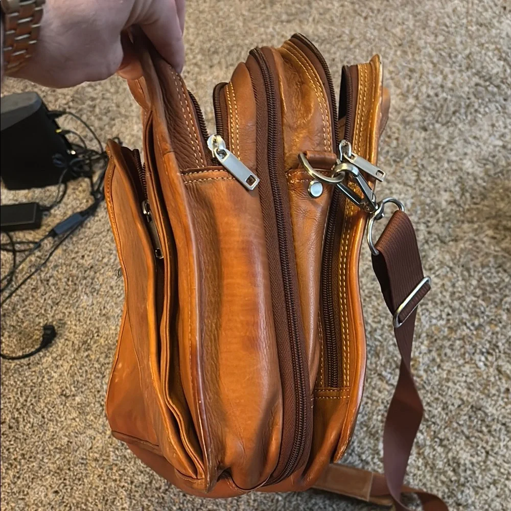 Brown Messenger Bag with Vintage Design and Adjustable Strap